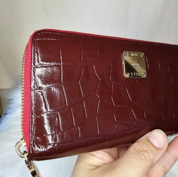 💜🔹️MCM 🔹️LONG CONTINENTAL zip around purple croc WALLET - Picture 9 of 12